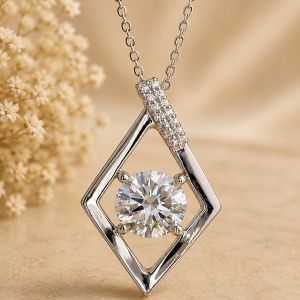 18K Yellow Gold Twisted Ribbon Design Pendant Necklace