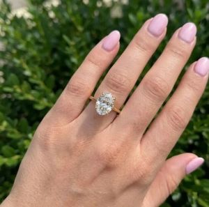 2 Carat E VVS2 IGI Certified Oval Cut Lab Grown Diamond Ring