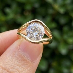 2 CT Round Cut E VVS2/VS1 Lab Grown Diamond Ring