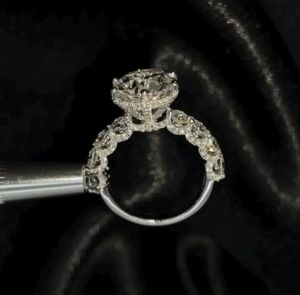 3.00 CT Round Brilliant Cut E VVS2/VS1 Lab Grown Diamond Ring
