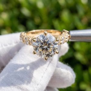 3.00 CT Round Brilliant Cut E VVS2/VS1 Lab Grown Diamond Ring