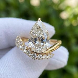 3.00CT Pear Cut E VVS2/VS1 IGI Certified Lab Grown Diamond Engagement Ring Set
