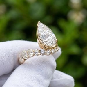 3.00CT Pear Cut E VVS2/VS1 IGI Certified Lab Grown Diamond Engagement Ring Set