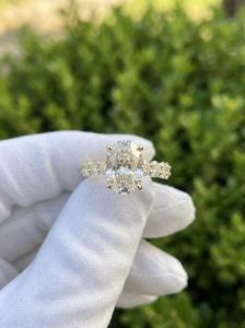 3 Carat Oval IGI Certified E VVS2/VS1 Lab Grown Diamond Engagement Ring