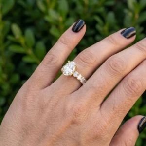 3 Carat Oval IGI Certified E VVS2/VS1 Lab Grown Diamond Engagement Ring