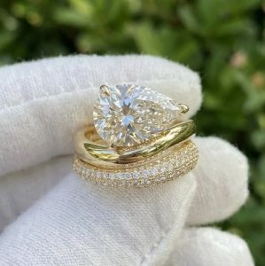 3 CT Pear Cut E VVS2 Lab Grown Diamond Bridal Ring Set