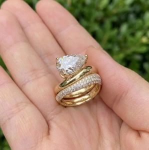 3 CT Pear Cut E VVS2 Lab Grown Diamond Bridal Ring Set