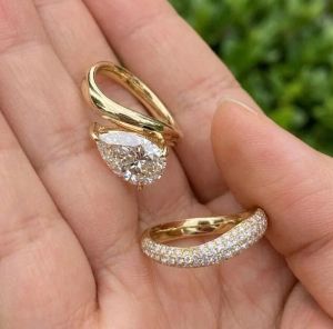 3 CT Pear Cut E VVS2 Lab Grown Diamond Bridal Ring Set