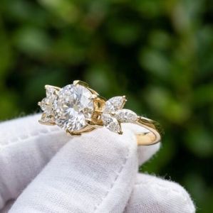 3 CT Round Cut E VVS2/VS1 IGI Certified Lab Grown Diamond Engagement Ring