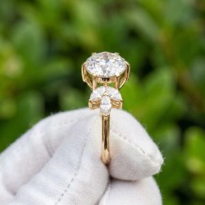 3 CT Round Cut E VVS2/VS1 IGI Certified Lab Grown Diamond Engagement Ring