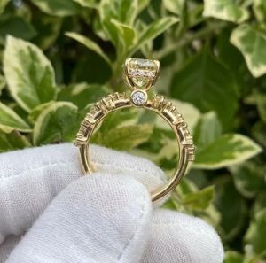 3CT E VVS2 IGI Certified Oval Lab Grown Diamond Engagement Ring with Hidden Halo