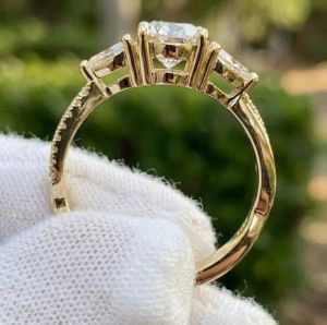 3CT IGI Certified E VVS2 Oval Lab Grown Diamond Engagement Ring