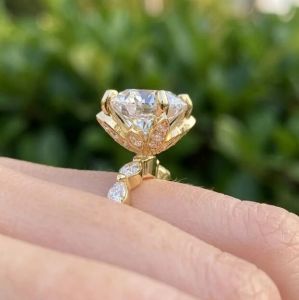 4 CT Round Cut E VVS2/VS1 IGI Certified Lab Grown Diamond Engagement Ring