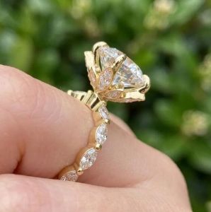 4 CT Round Cut E VVS2/VS1 IGI Certified Lab Grown Diamond Engagement Ring