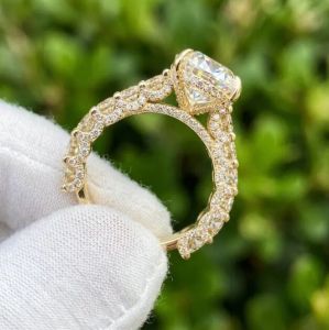 4CT IGI Certified Oval Cut E VVS2/VS1 and 6CTW Lab Growns Diamond Engagement