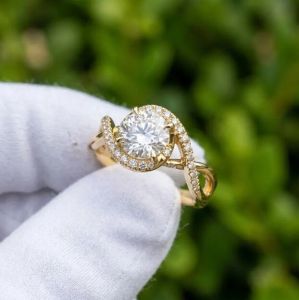IGI Certified E VVS2 Round Lab Grown Diamond Ring