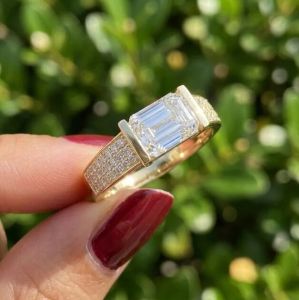 Yellow Gold E VVS2/VS1 Emerald Cut Lab Grown Diamond Ring Set