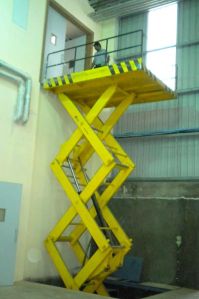 Hydraulic Goods Lift