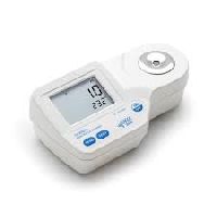 Digital refractometer