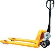 Hydraulic lifting trolley