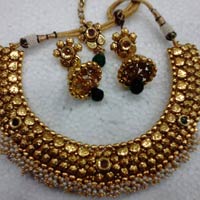 ANTIQUE NECKLACE SET 3