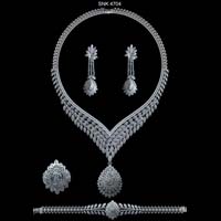 Diamond Necklace Set (SNK 4704)