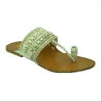 ladies kolhapuri slippers