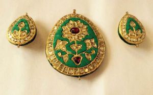 Antique Kundan Studs