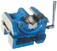 H & J Code 724 Self Centering shaft Vice