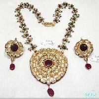 Kundan Necklace Set