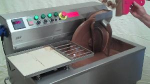 Chocolate hand molding machine