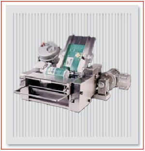 Semi-automatic Labeling Machine