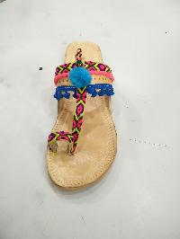 ladies kolhapuri slippers