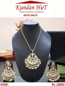 Kundan Pendant Set