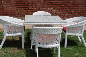 WINSLOW SQUARE OUTDOOR DINING SET