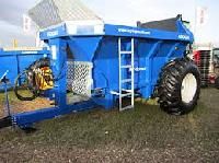 Manure Spreader With Rear Discharge