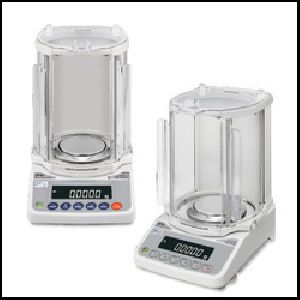 COMPACT ANALYTICAL BALANCE