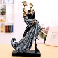 Resin Couple Statue