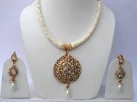 Kundan Pendant Set