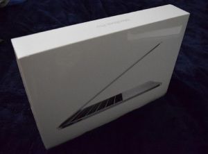 A 2 GHz 8GB  256GB SSD IRIS 550 apple MACBOOK