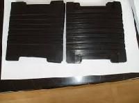 grooved rubber sole plate