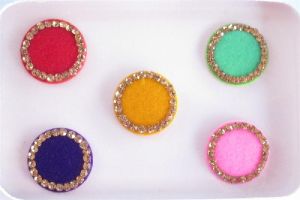 plain velvet bindis with gold stone outline