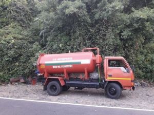 Sewage suction truck