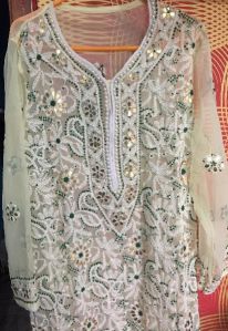 chikankari kurti