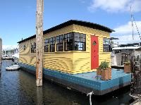 houseboat