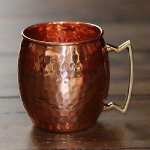 COPPER HAMMERED BEER MUG WITH BRASS HANDLE.