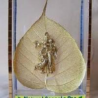 Radhakrishna on Gold Plated Peepal Leaf