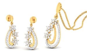 14kt Gold Oval Shape Diamond Pendant Set