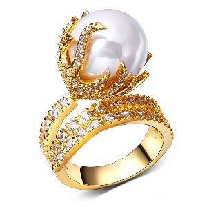 ELEGANT HIGHLIGHTING PEARL DIAMOND RING