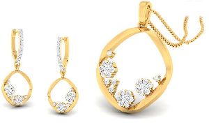 14kt Gold Fancy Round Shape Diamond Pendant Set